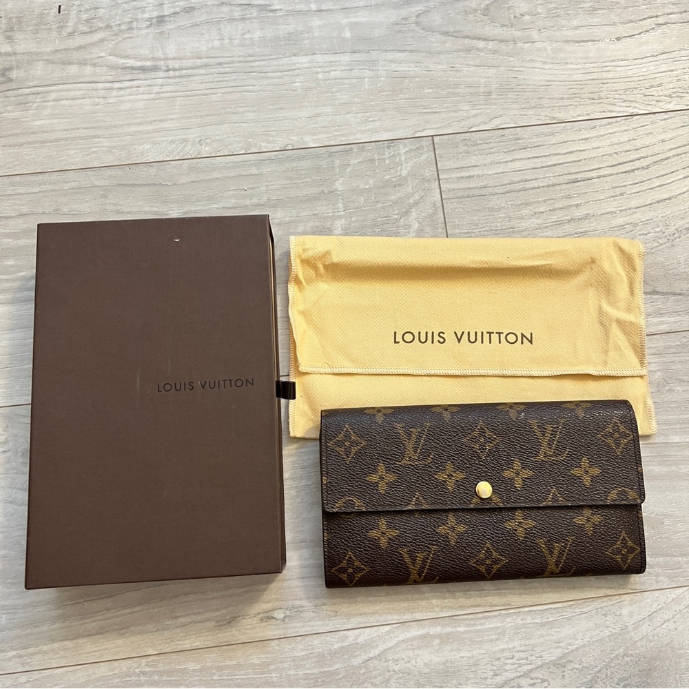 Louis Vuitton Monogram Sarah Wallet